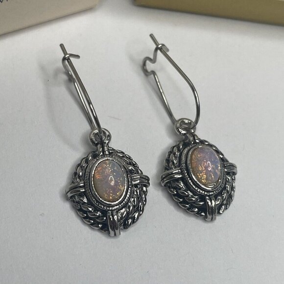 Beautiful Vintage 1982 Avon Drop Dangle Opal Heirloom Wire Earrings w/box (V6) - Picture 2 of 3